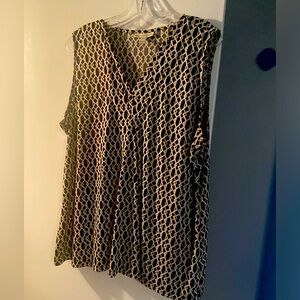 Dana Buchman sleeveless Vneck blouse size XL